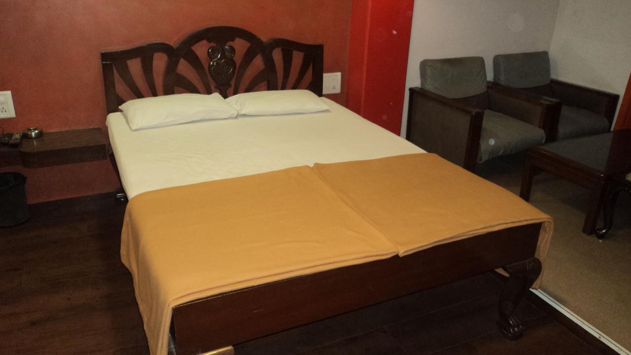 Benazeer Hotel Mumbai Bagian luar foto