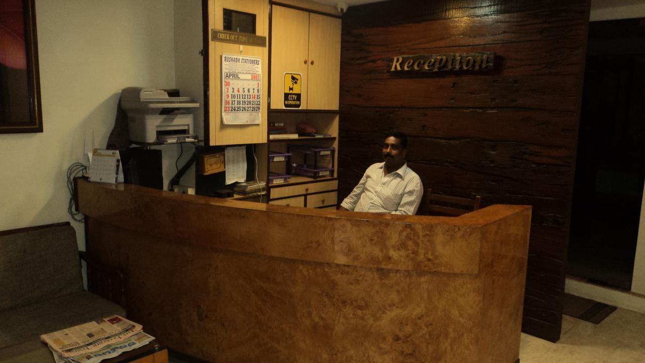 Benazeer Hotel Mumbai Bagian luar foto