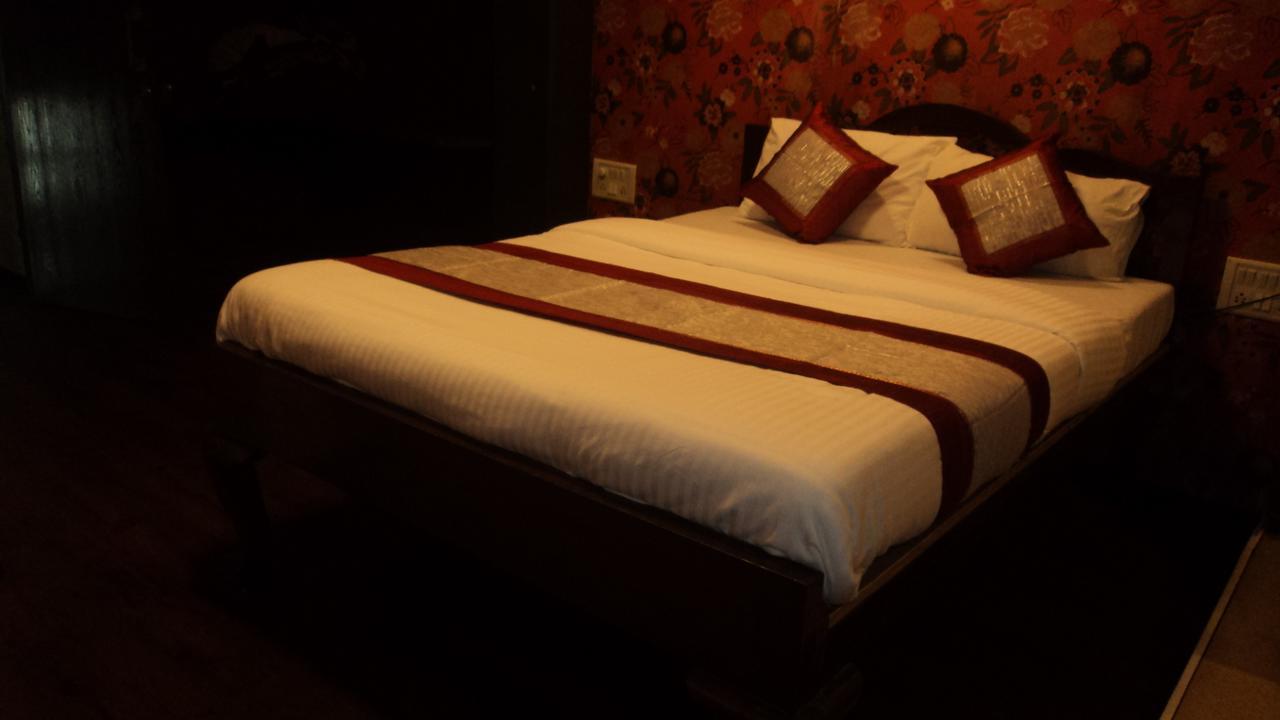 Benazeer Hotel Mumbai Bagian luar foto