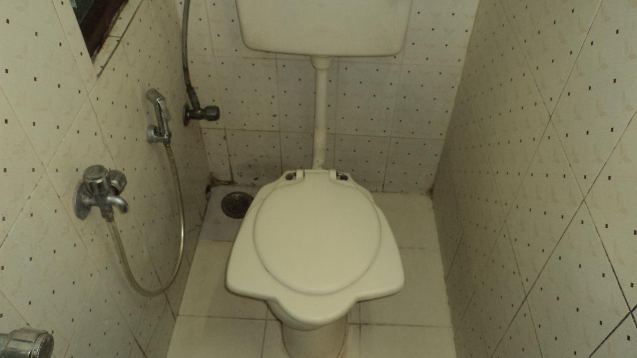 Benazeer Hotel Mumbai Bagian luar foto