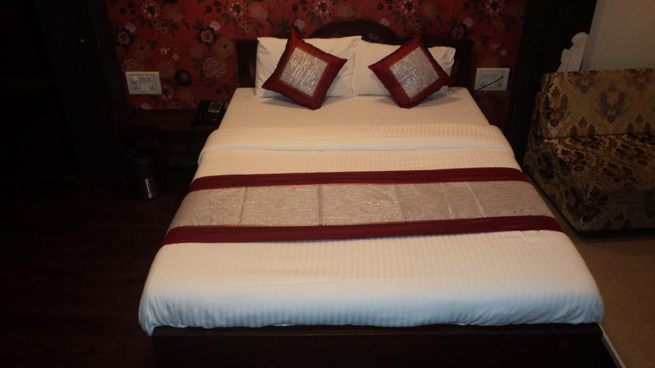 Benazeer Hotel Mumbai Bagian luar foto