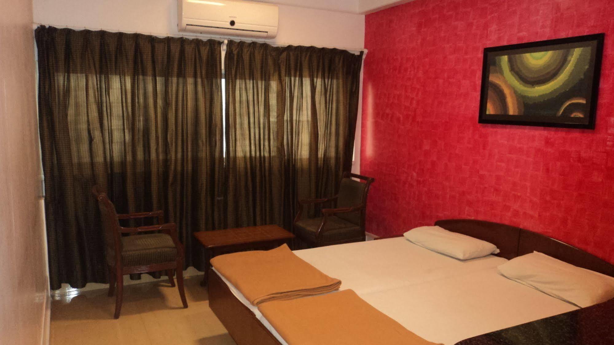 Benazeer Hotel Mumbai Bagian luar foto