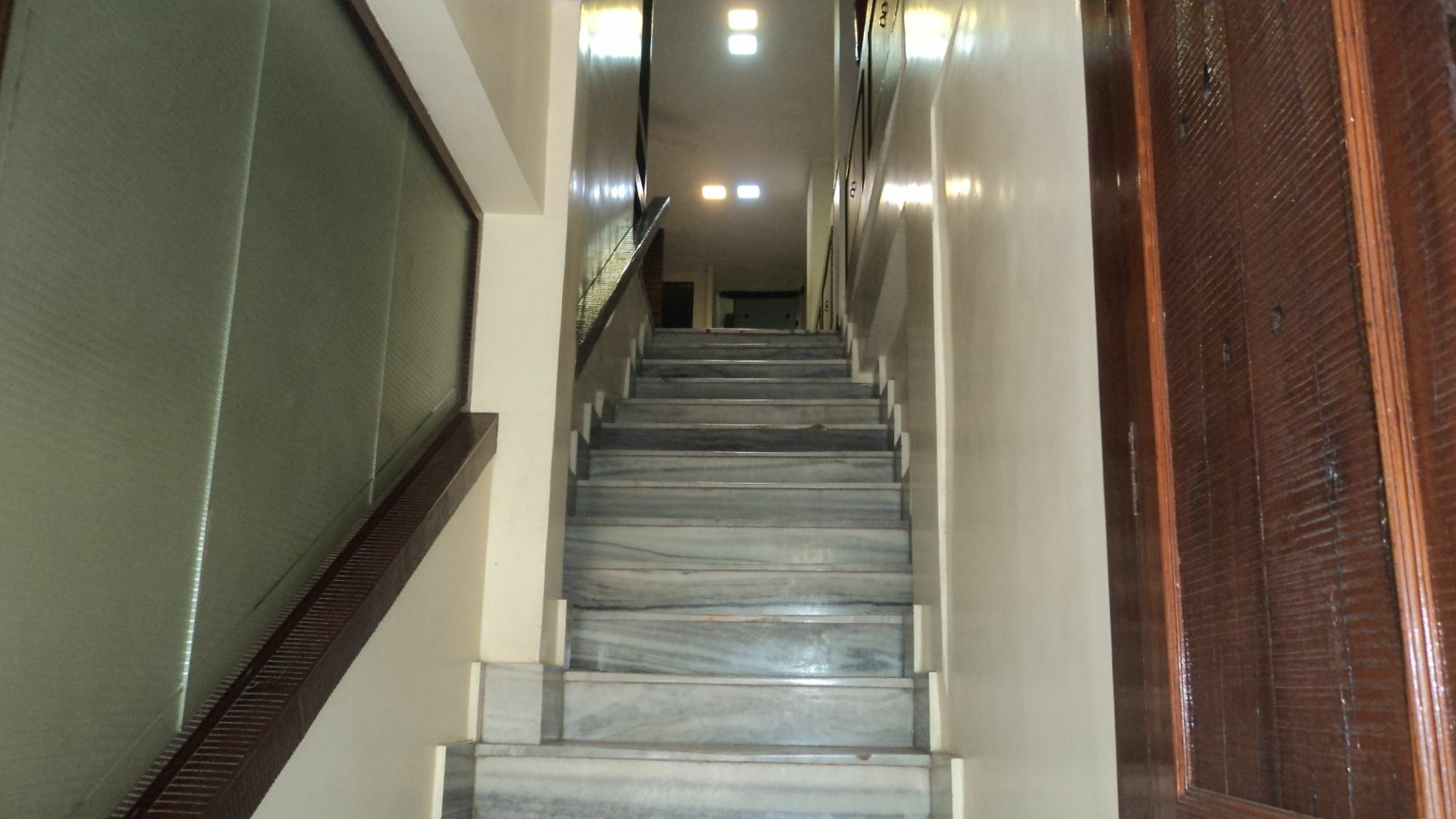 Benazeer Hotel Mumbai Bagian luar foto