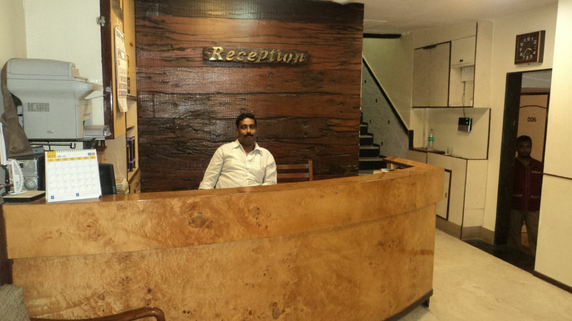 Benazeer Hotel Mumbai Bagian luar foto
